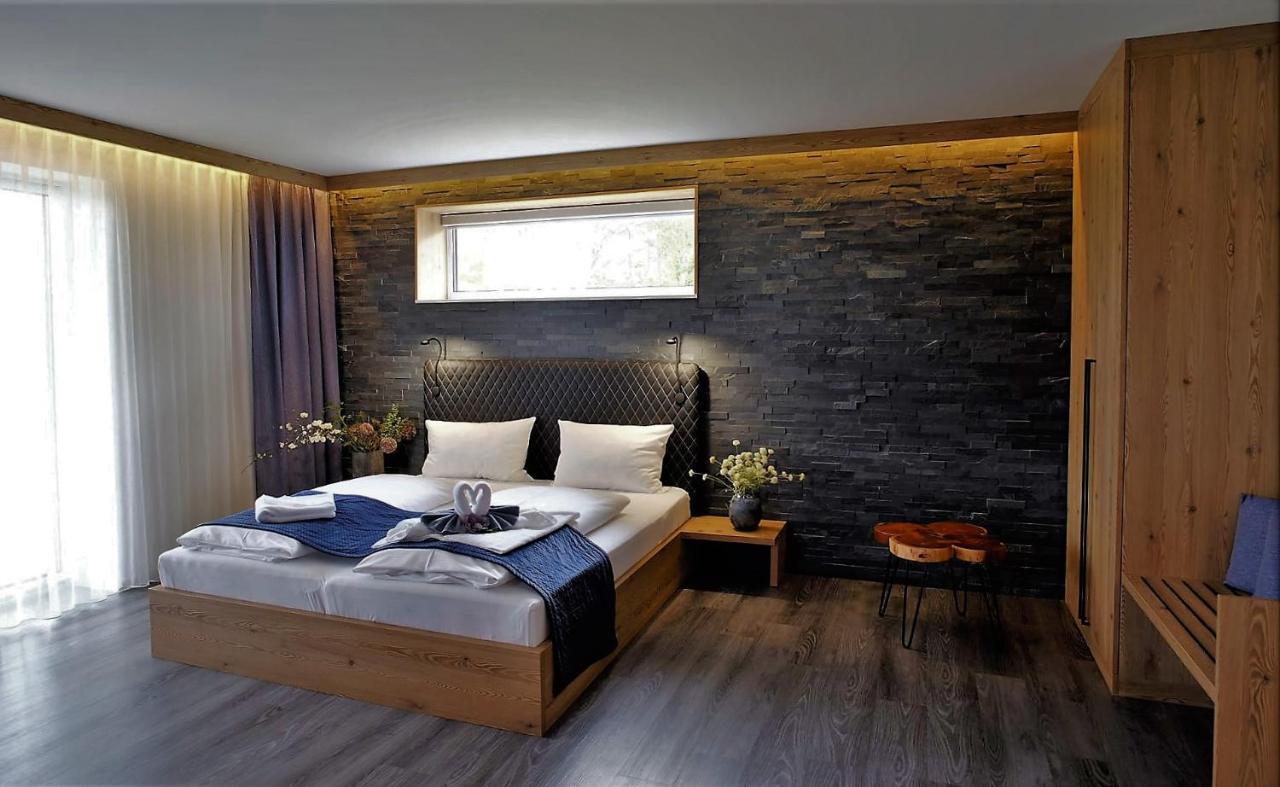 Art & Galerie Hotel Lenz Plauer See Fuenfseen Exteriör bild